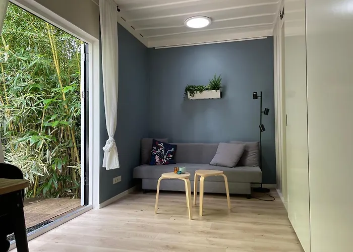 Tiny-House Van Zeecontainers Bij Het Bos