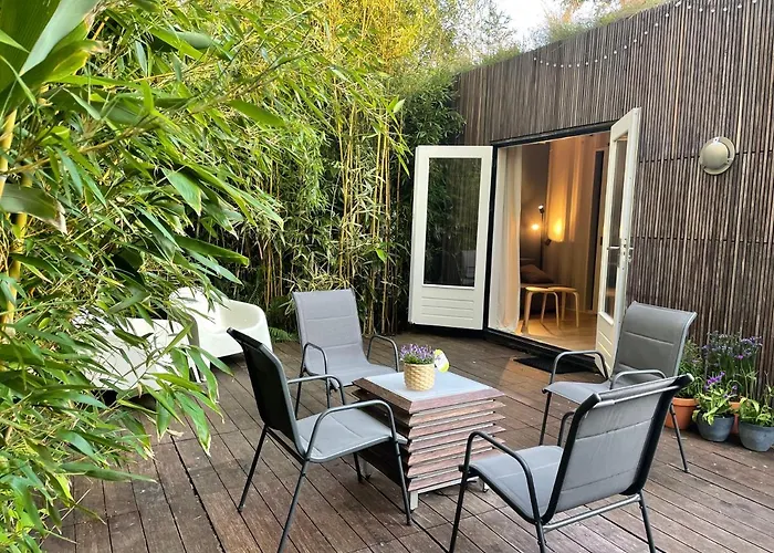 Tiny-House Van Zeecontainers Bij Het Bos
