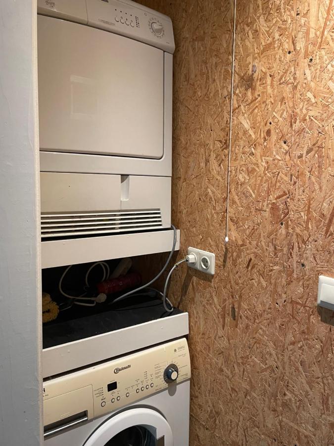 Tiny-house Zeecontainers Bij Het Bos